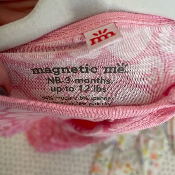 Magnetic Me - 3 Gown and Hat Sets (6 Pieces) Nb-3 Months - Picture 6 of 7